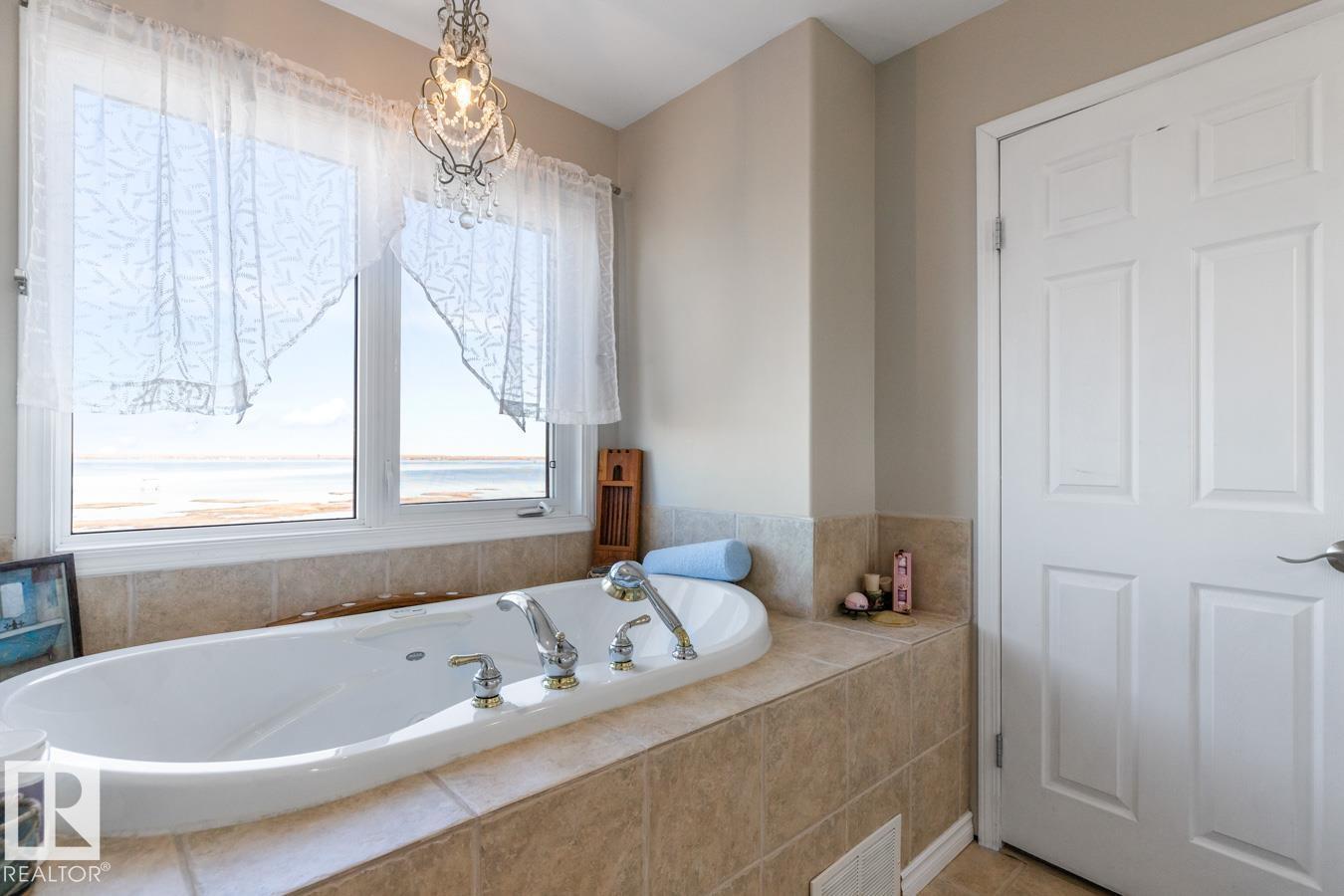 5803 51 AV — photo 27