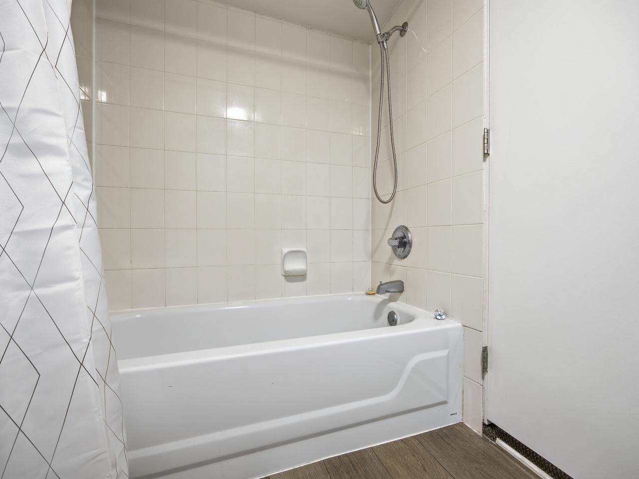11220 LANSDOWNE DRIVE, Surrey