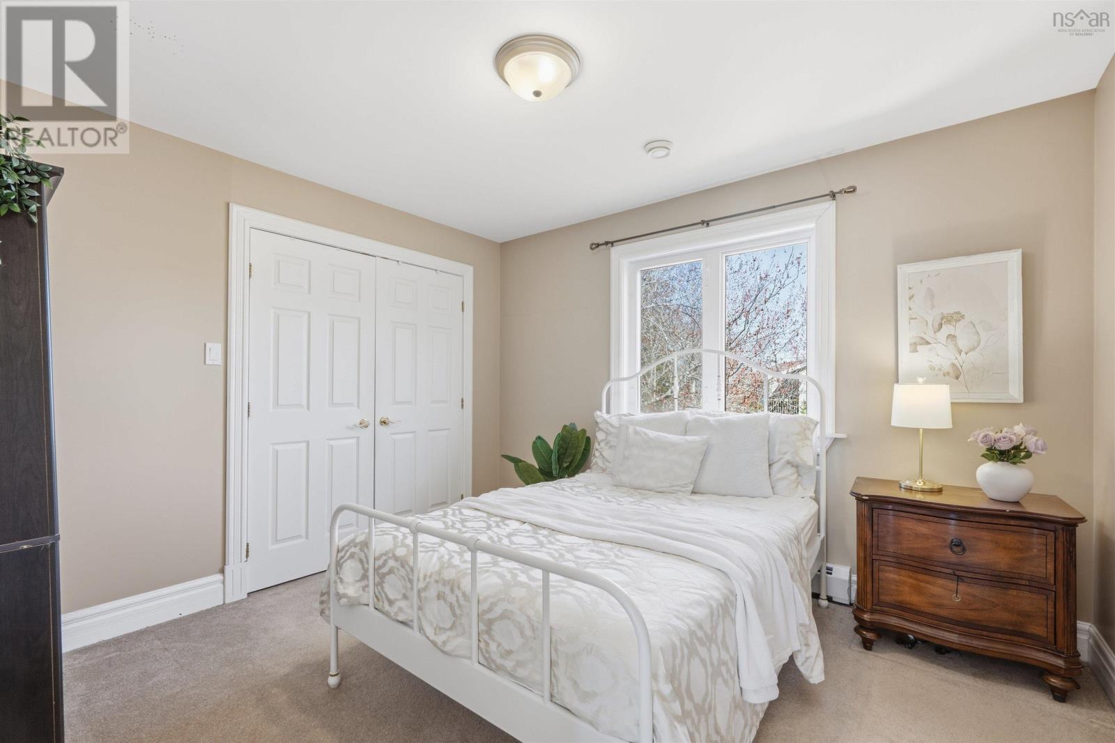 65 Roxbury Crescent - 26