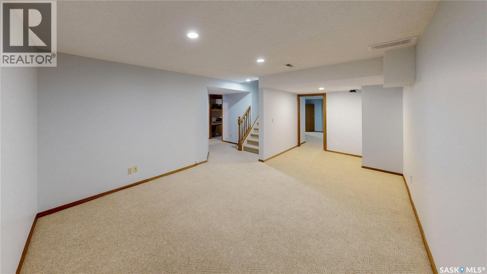 2630 Crocus DRIVE - 32