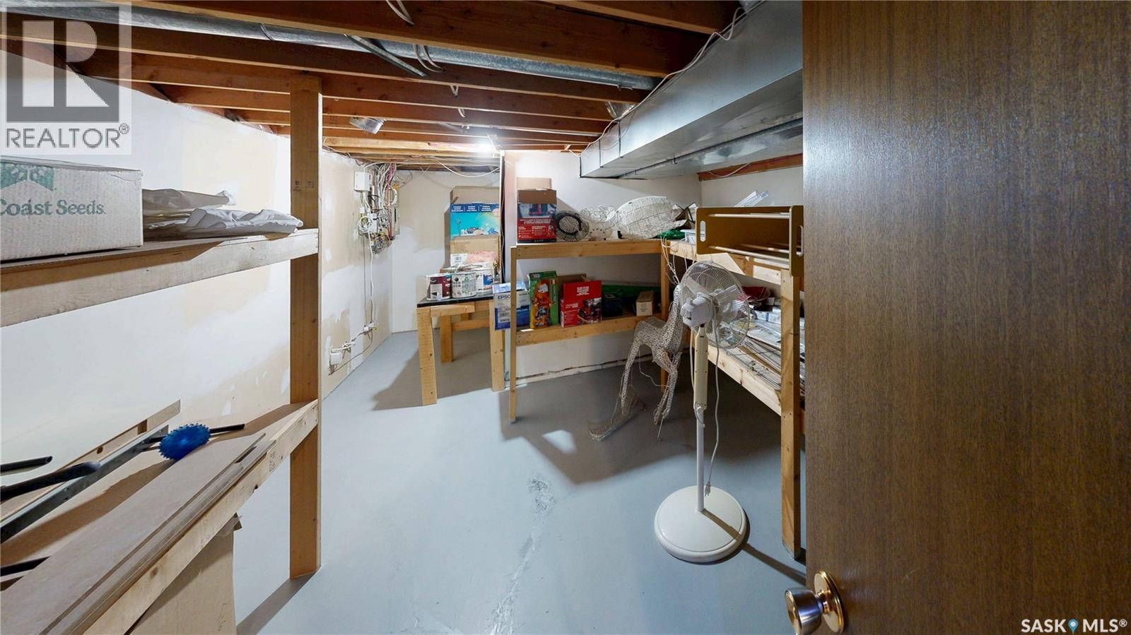 2630 Crocus DRIVE - 35