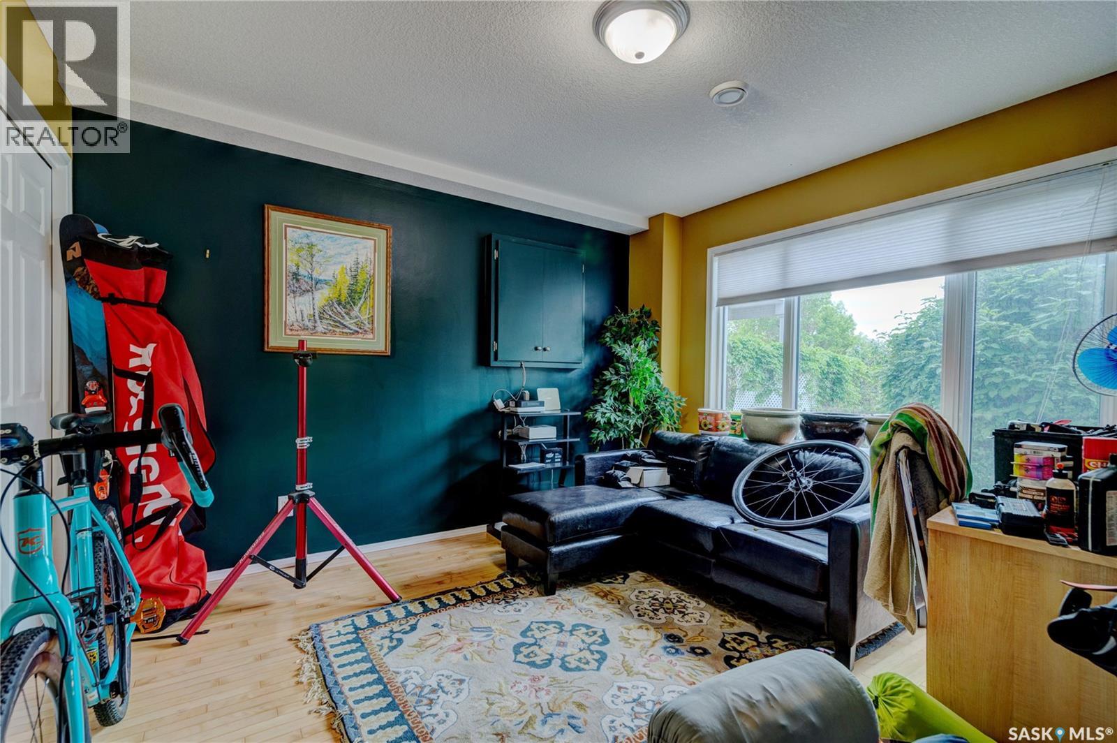 3511 Bishop CRESCENT E - 28