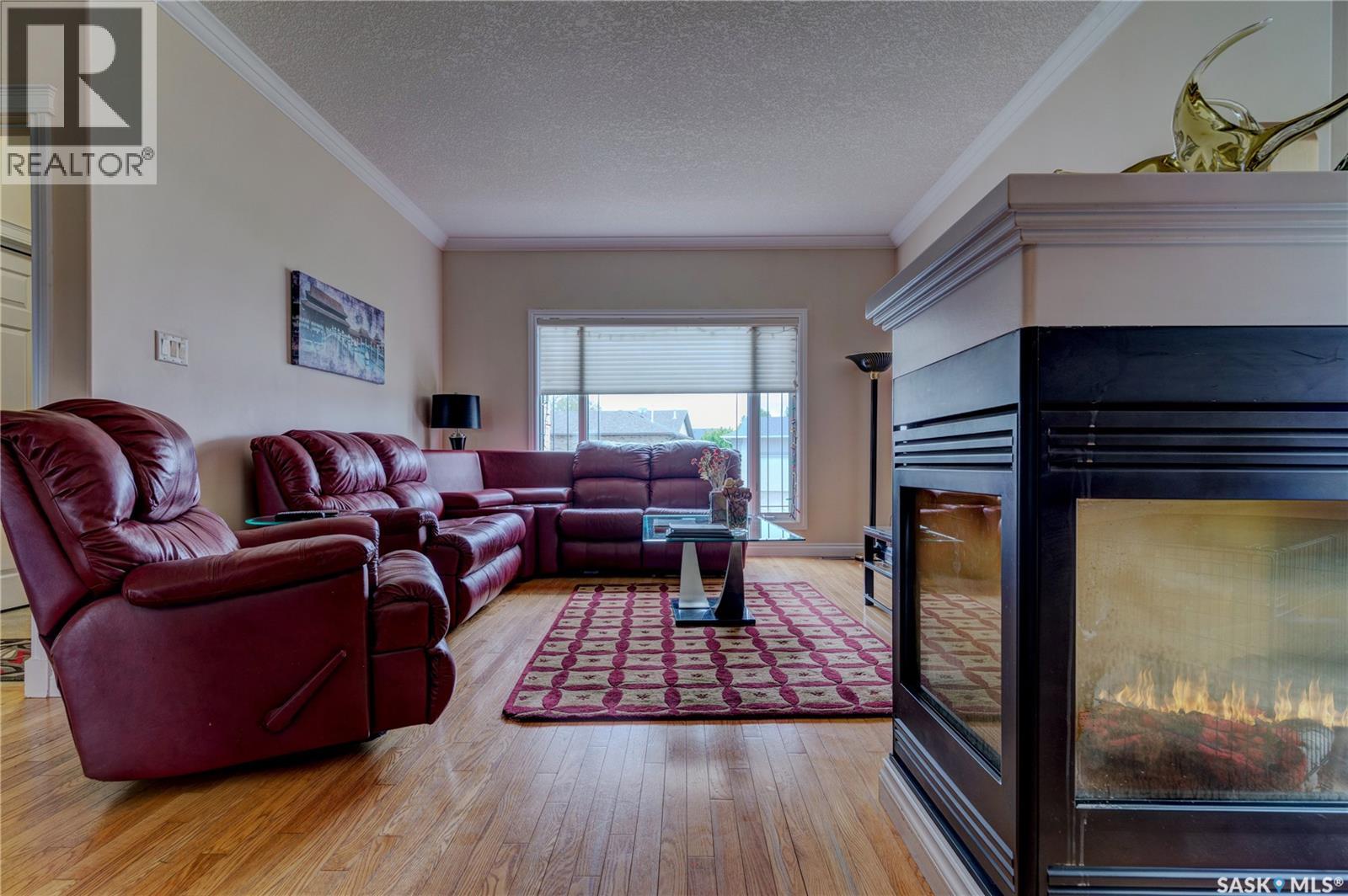 3511 Bishop CRESCENT E - 4