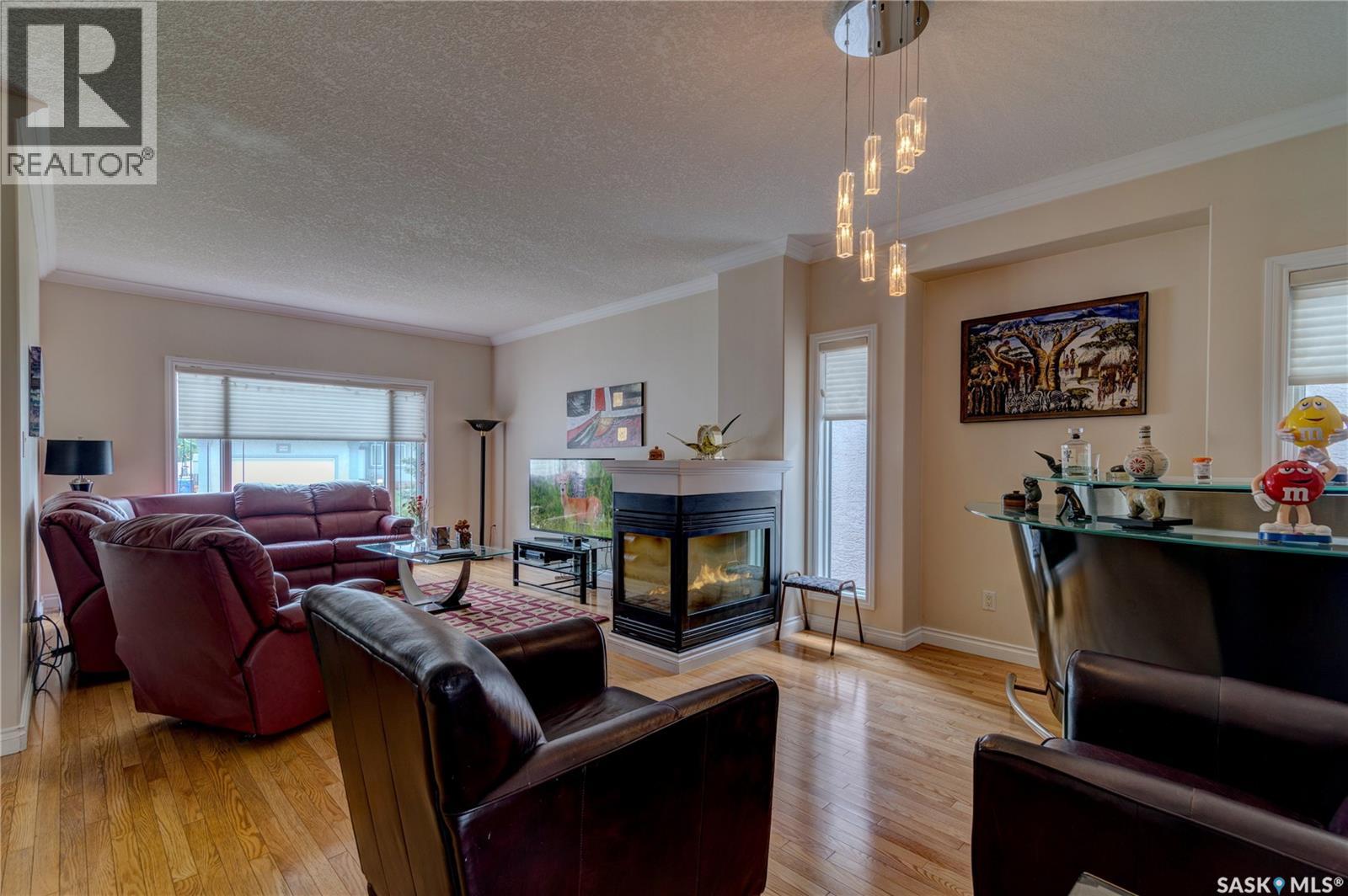 3511 Bishop CRESCENT E - 5