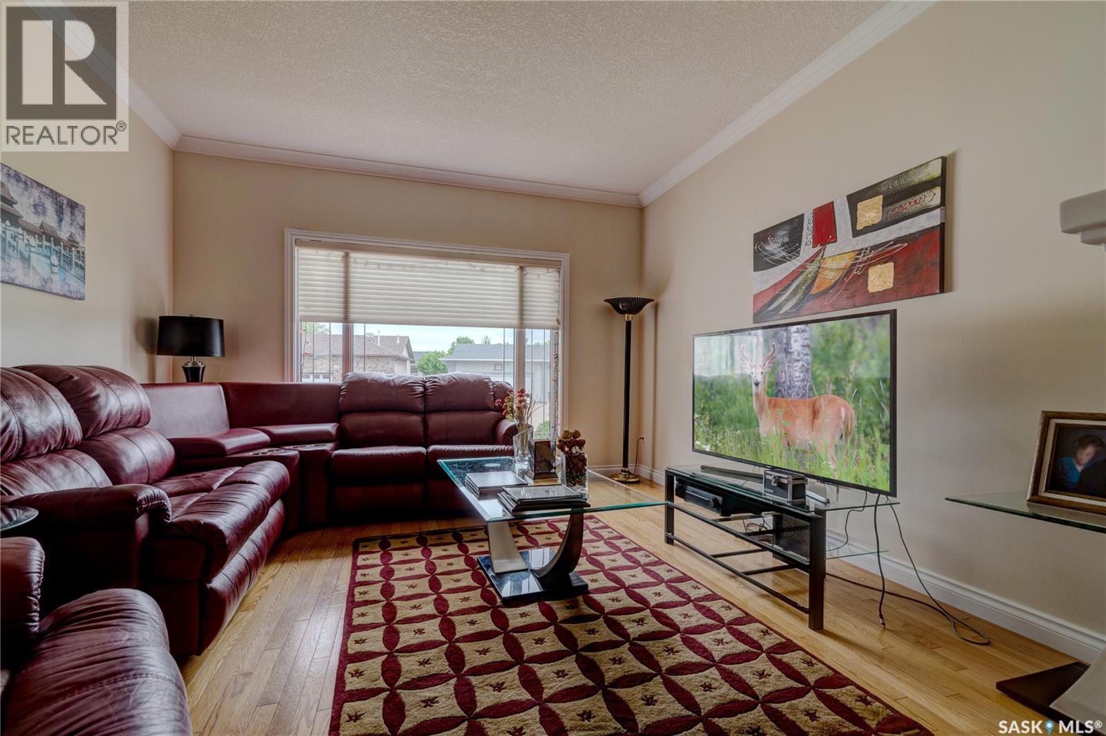 3511 Bishop CRESCENT E - 6