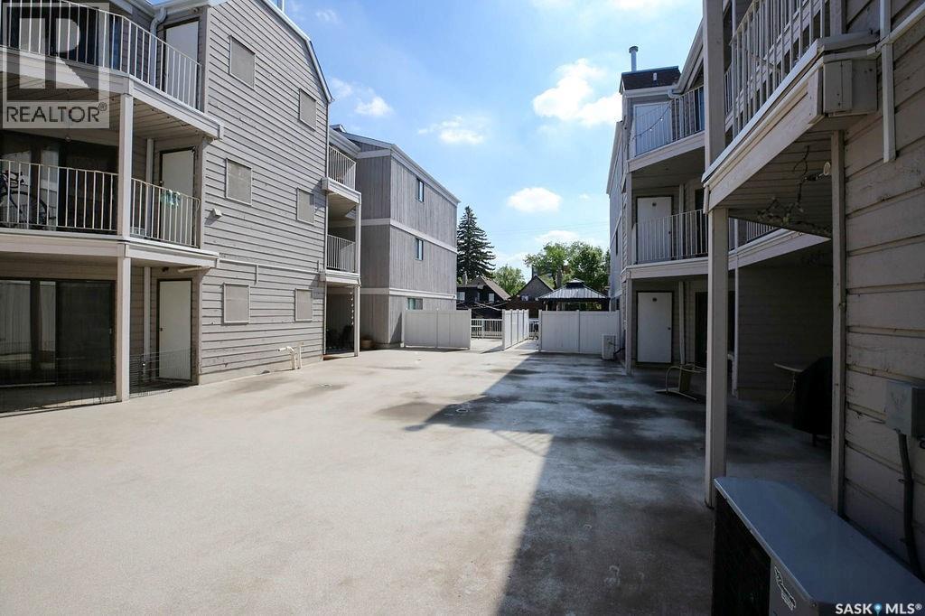#118 2315 McIntyre STREET - 18