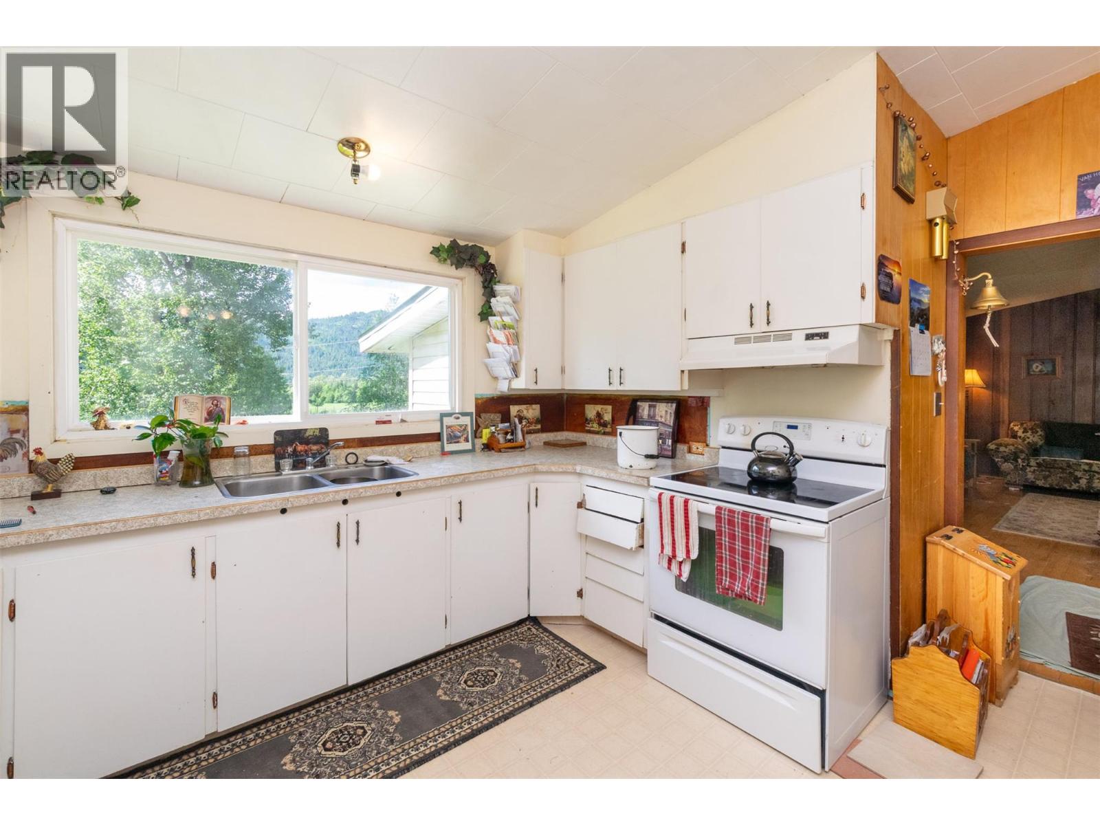  34 West Poirier Road, Mara