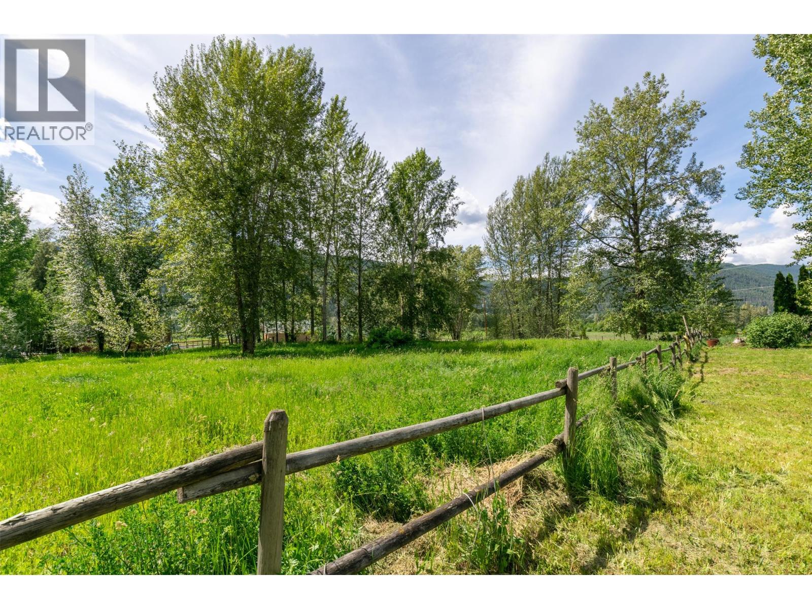  34 West Poirier Road, Mara