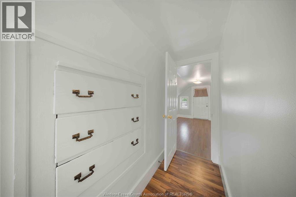 2404 Howard AVENUE - 11
