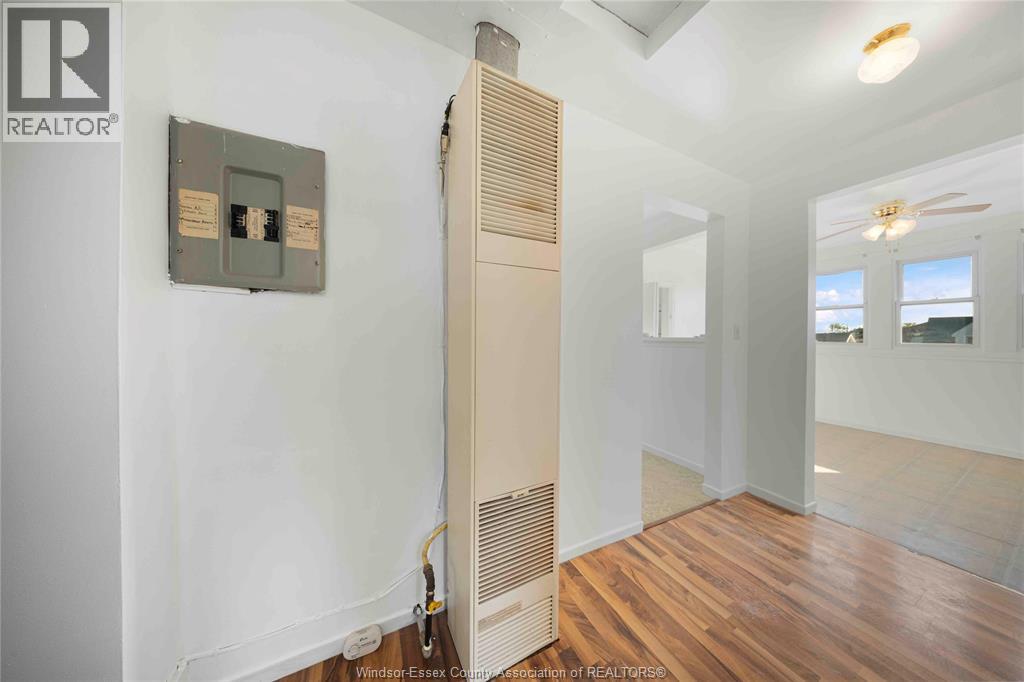2404 Howard AVENUE - 12