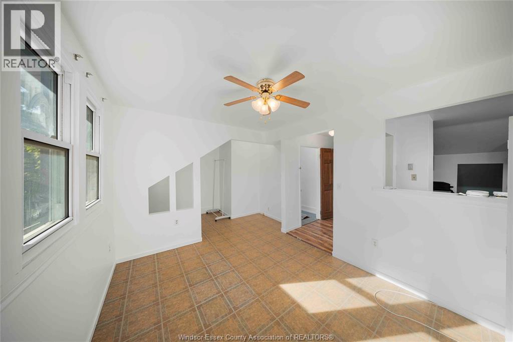 2404 Howard AVENUE - 16