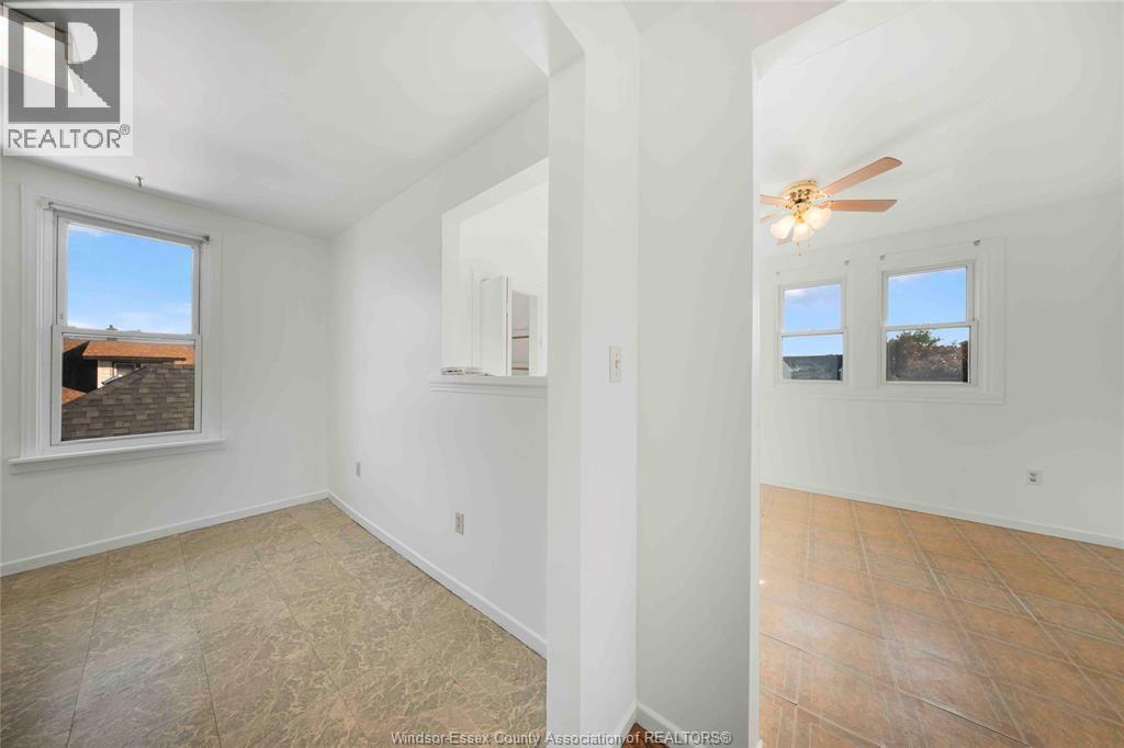 2404 Howard AVENUE - 22