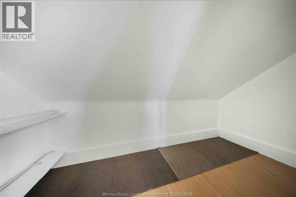 2404 Howard AVENUE - 23