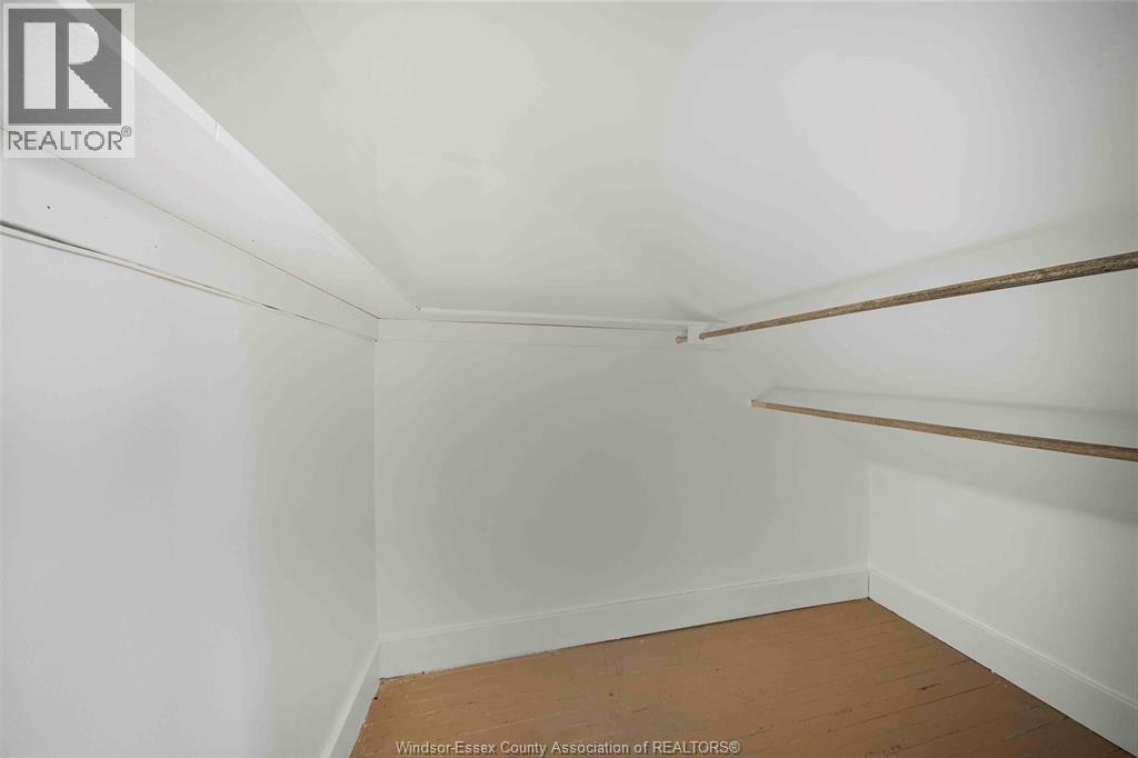 2404 Howard AVENUE - 24