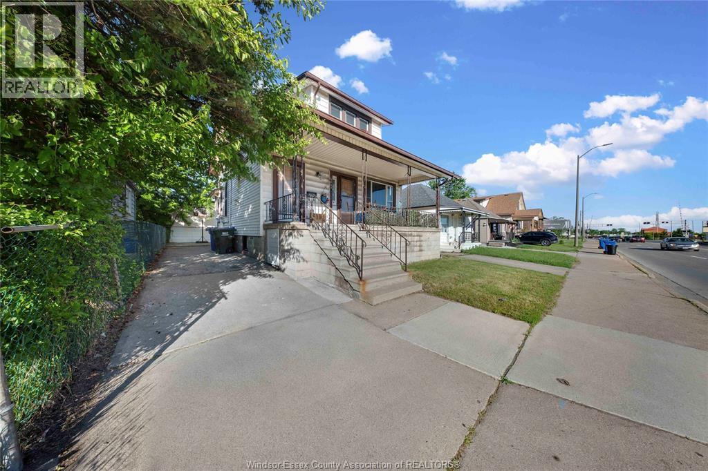 2404 Howard AVENUE - 5
