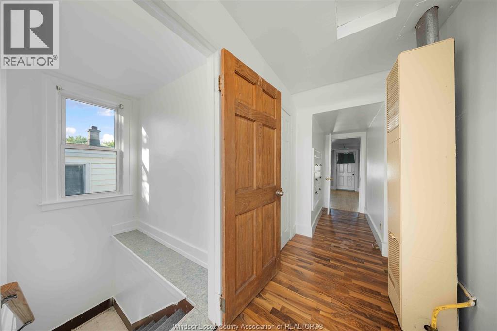 2404 Howard AVENUE - 7