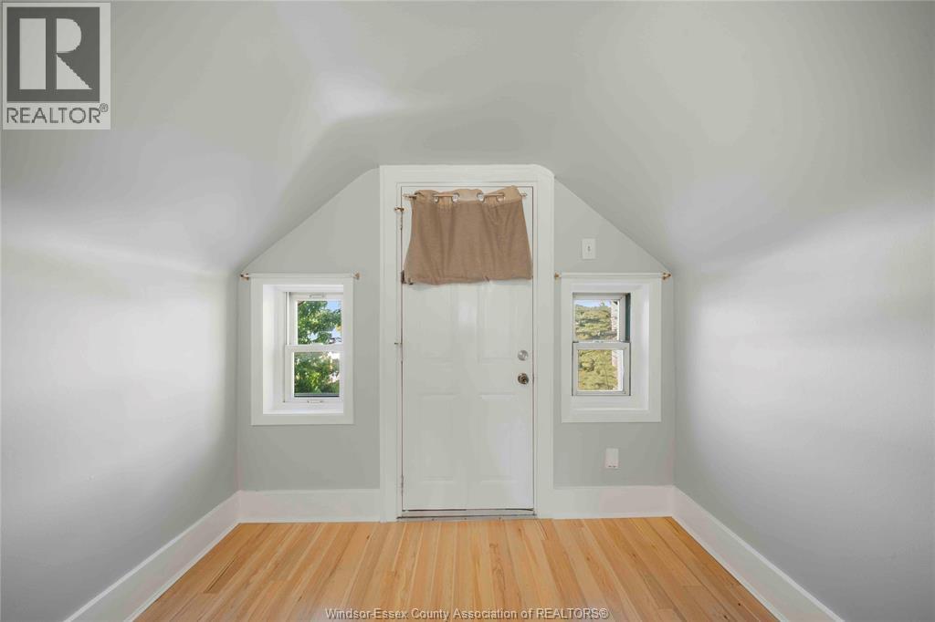 2404 Howard AVENUE - 8