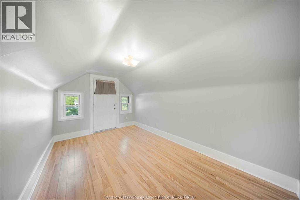 2404 Howard AVENUE - 9