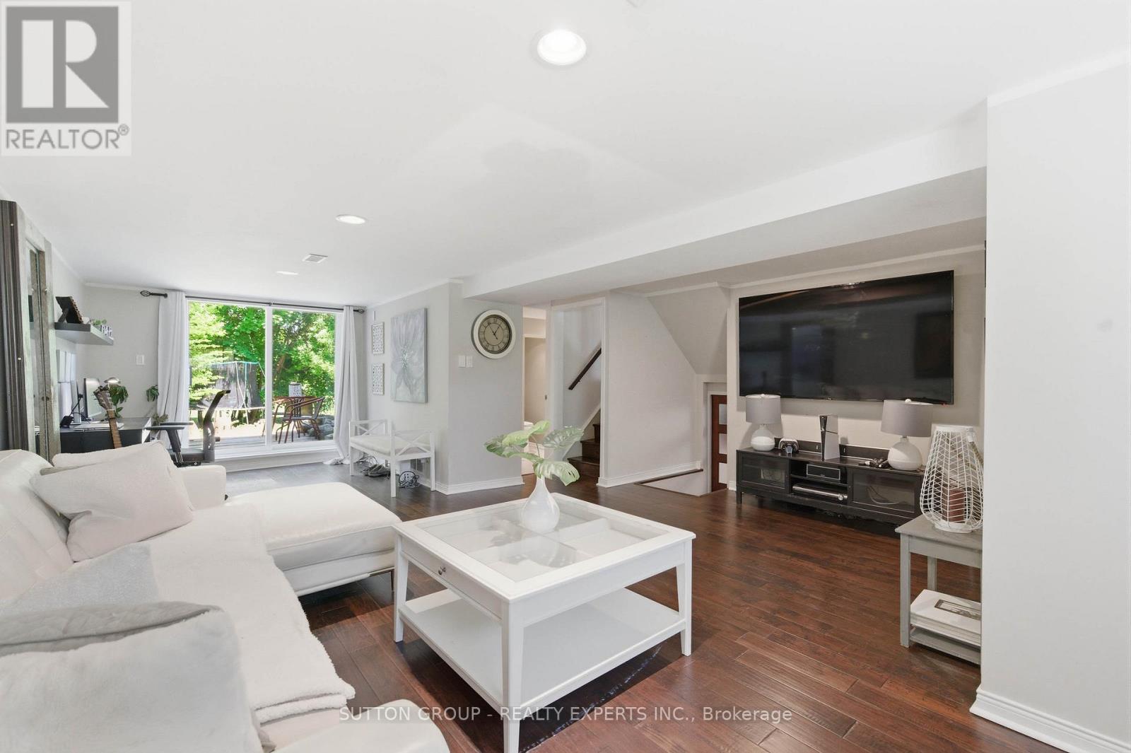 6 GERRARD AVENUE - 24