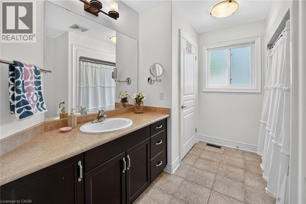 24 HEATHCOTE Court - 42