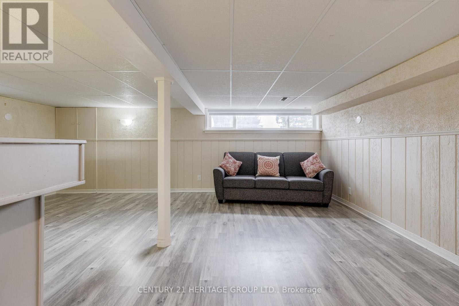 69 LINDSAY AVENUE - 26