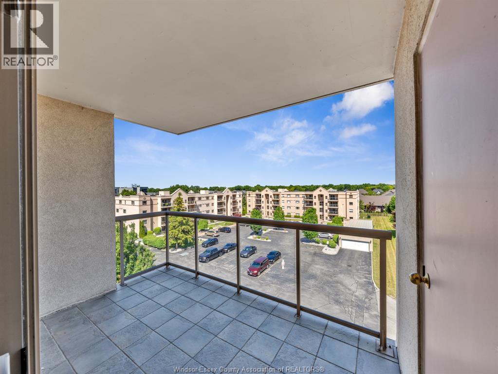 #505 315 VILLAGE GROVE DRIVE - 18