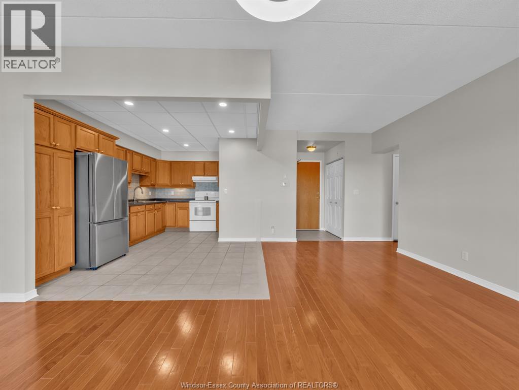 #505 315 VILLAGE GROVE DRIVE - 22