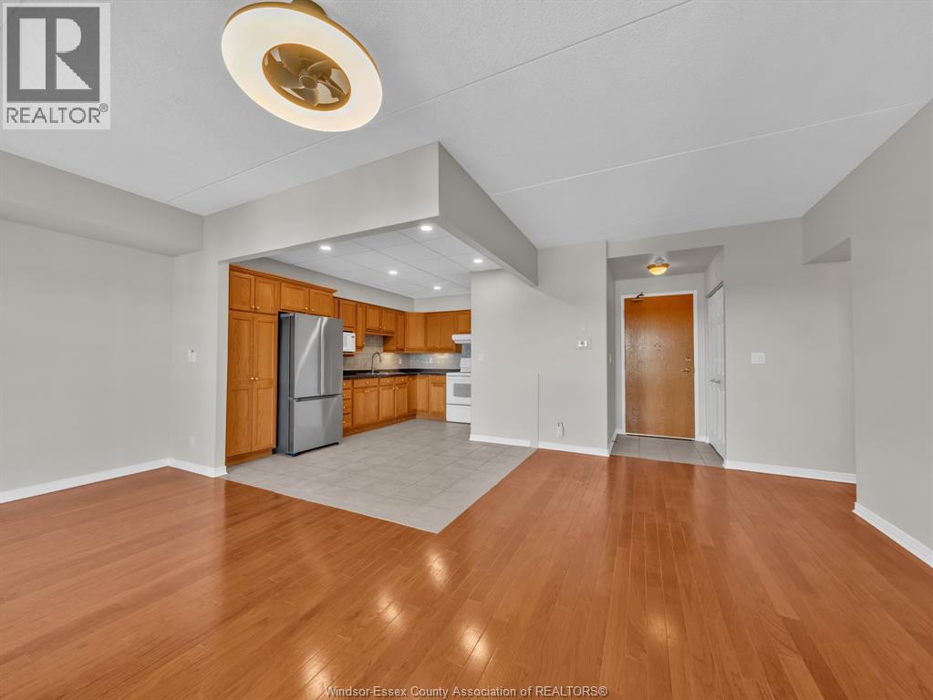 #505 315 VILLAGE GROVE DRIVE - 23