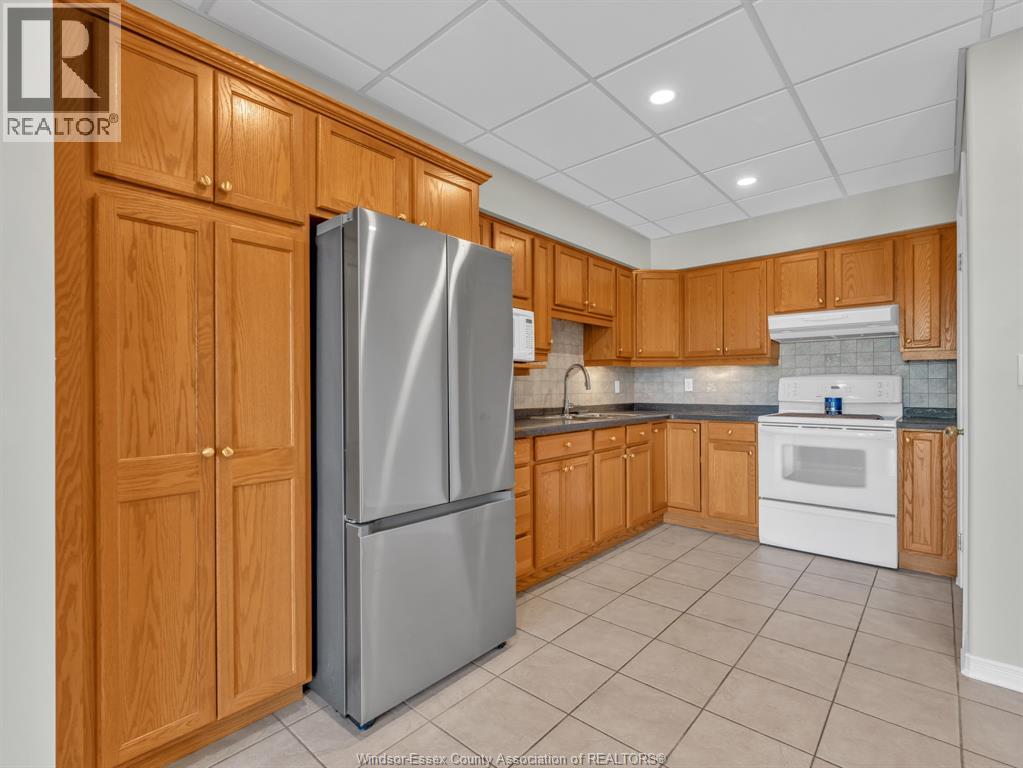 #505 315 VILLAGE GROVE DRIVE - 27