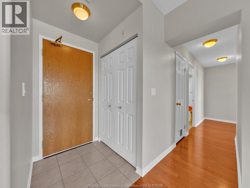 #505 315 VILLAGE GROVE DRIVE - 32
