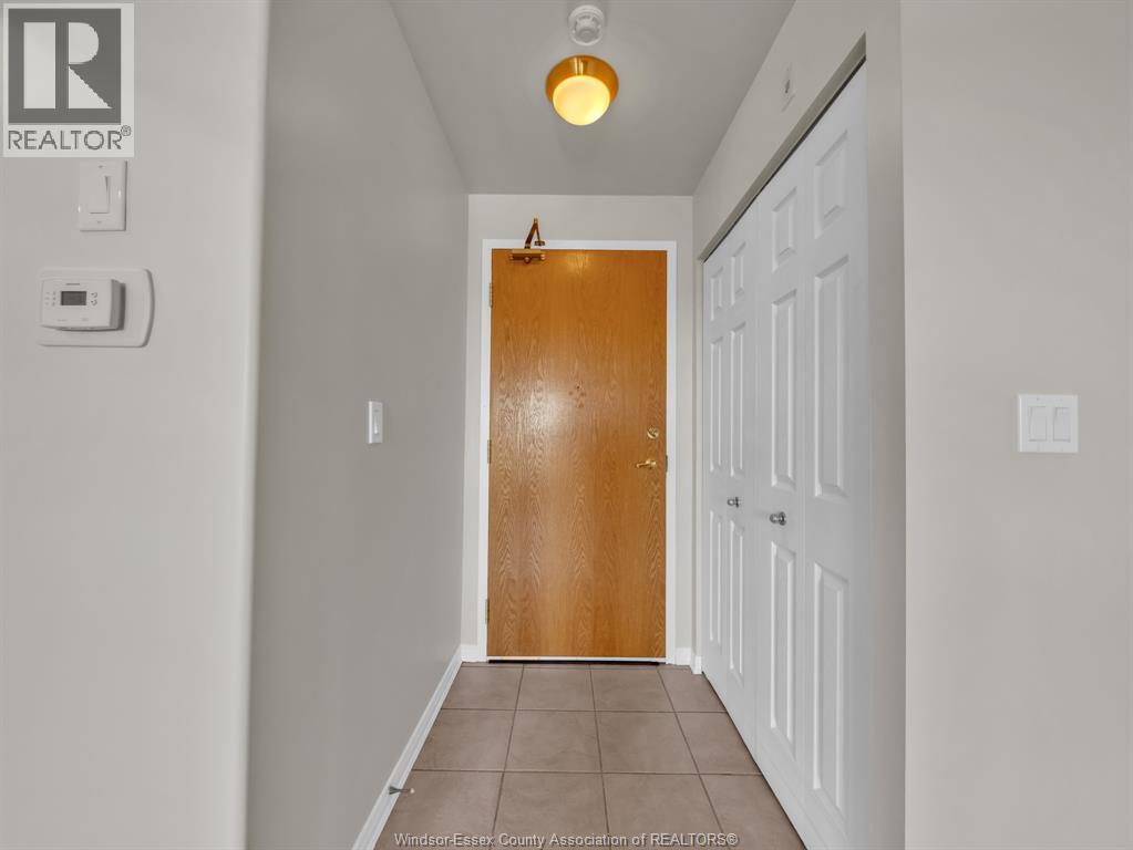 #505 315 VILLAGE GROVE DRIVE - 33