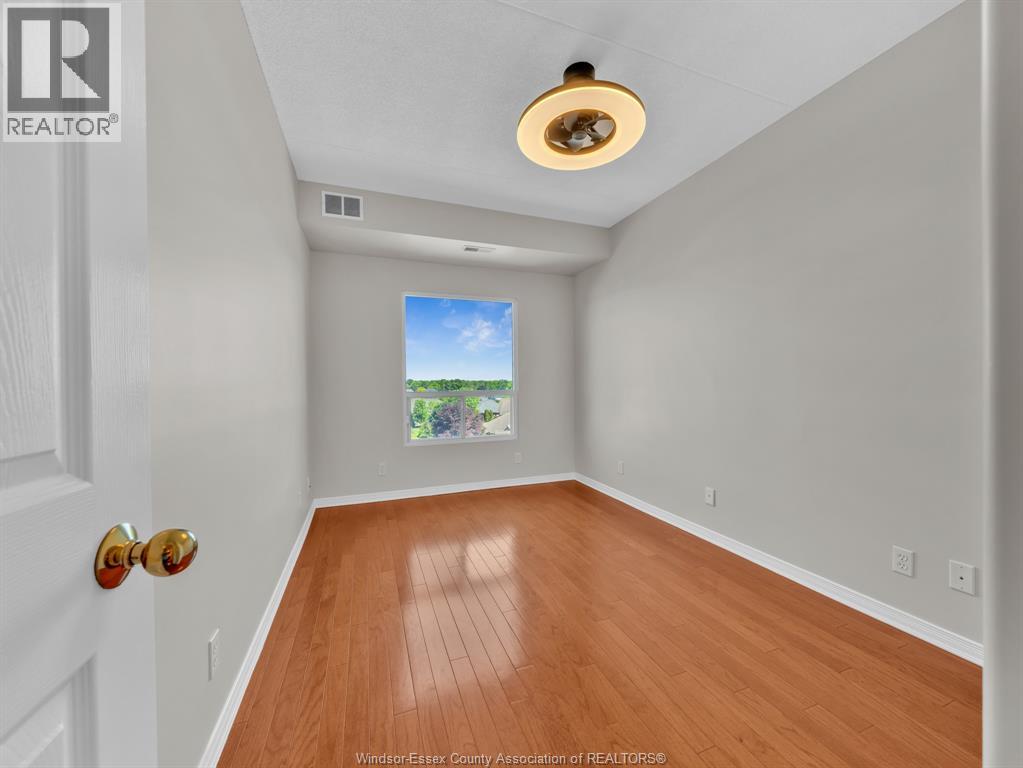 #505 315 VILLAGE GROVE DRIVE - 38