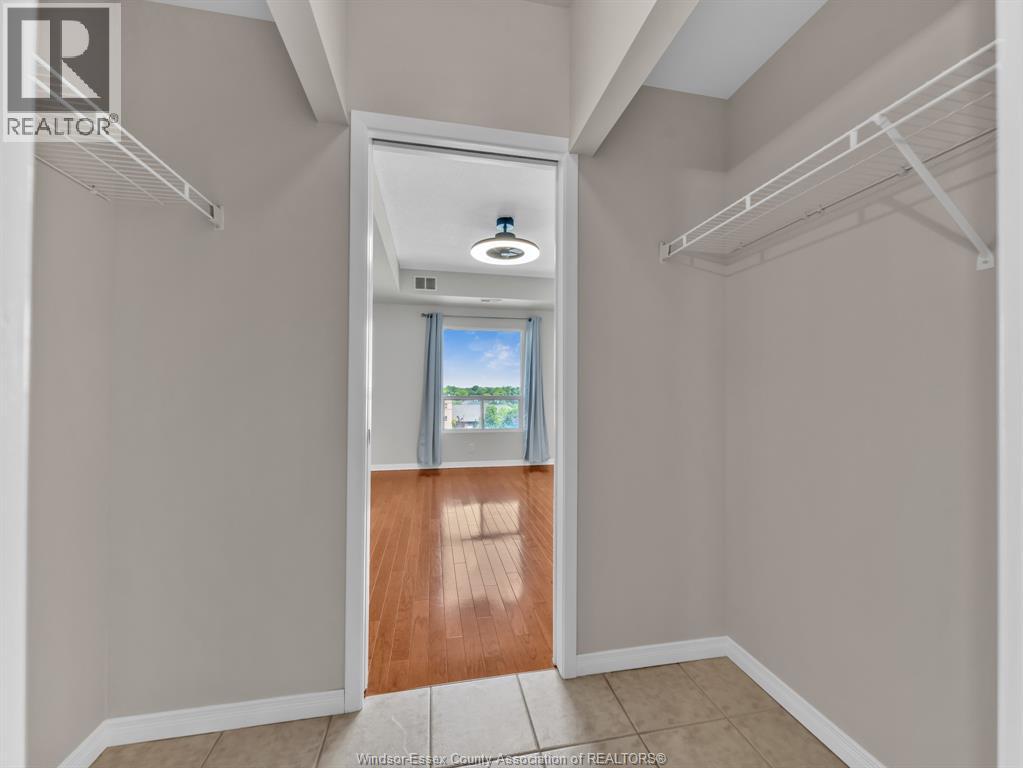 #505 315 VILLAGE GROVE DRIVE - 47