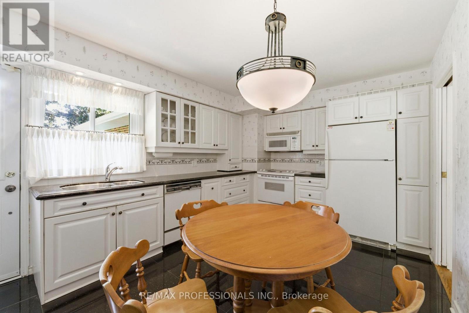 109 PRINCESS MARGARET BOULEVARD - 13