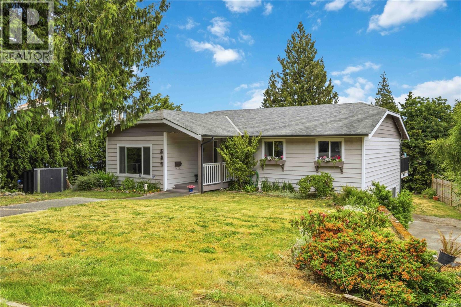 584 Stornoway Dr - 1