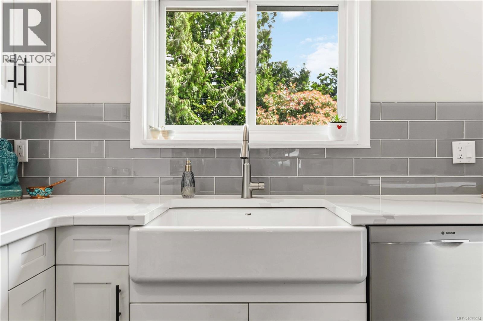 584 Stornoway Dr - 18