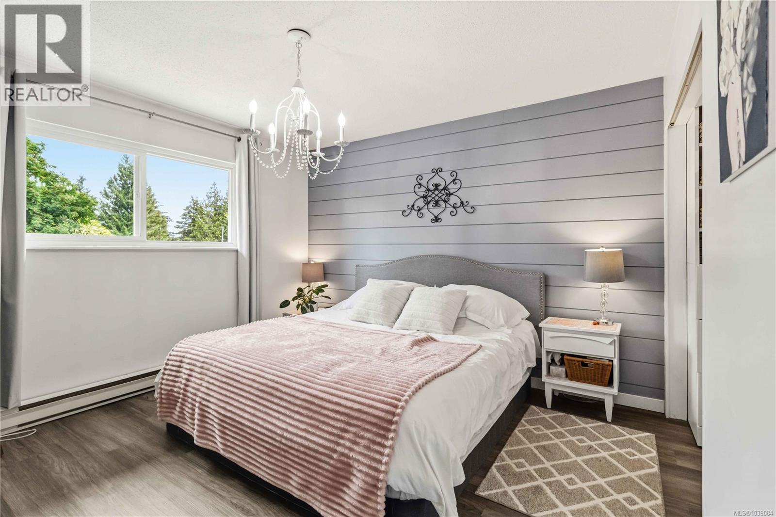 584 Stornoway Dr - 26