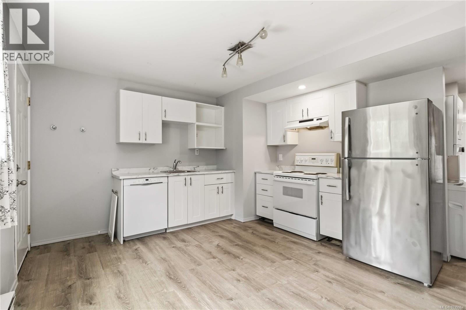 584 Stornoway Dr - 33