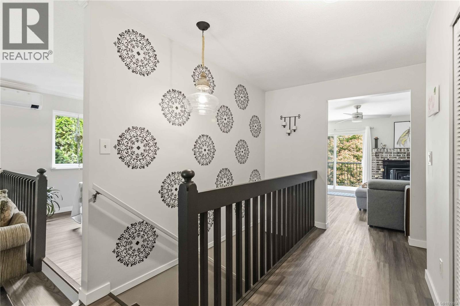 584 Stornoway Dr - 4