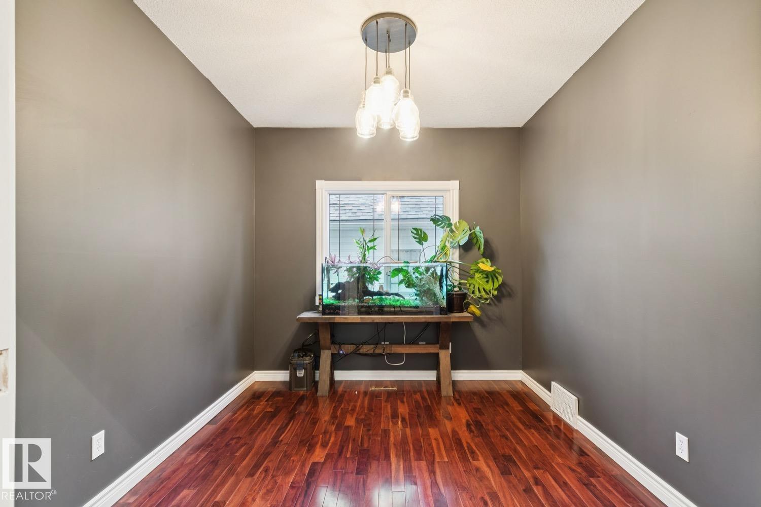 9320 81 AV NW - 10