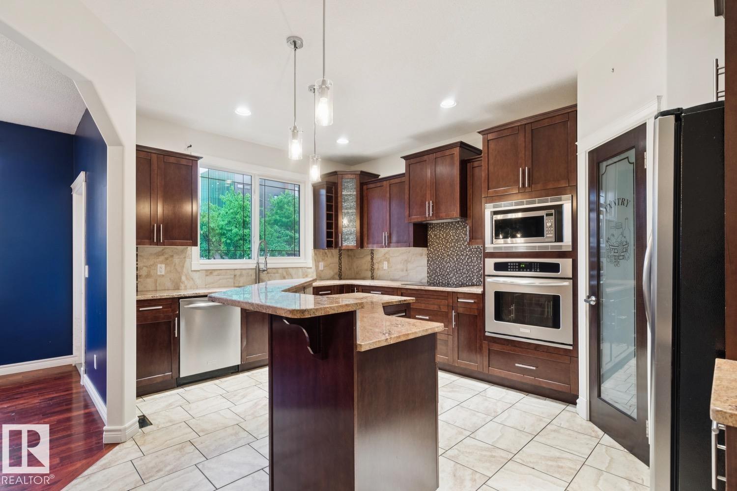 9320 81 AV NW - 11