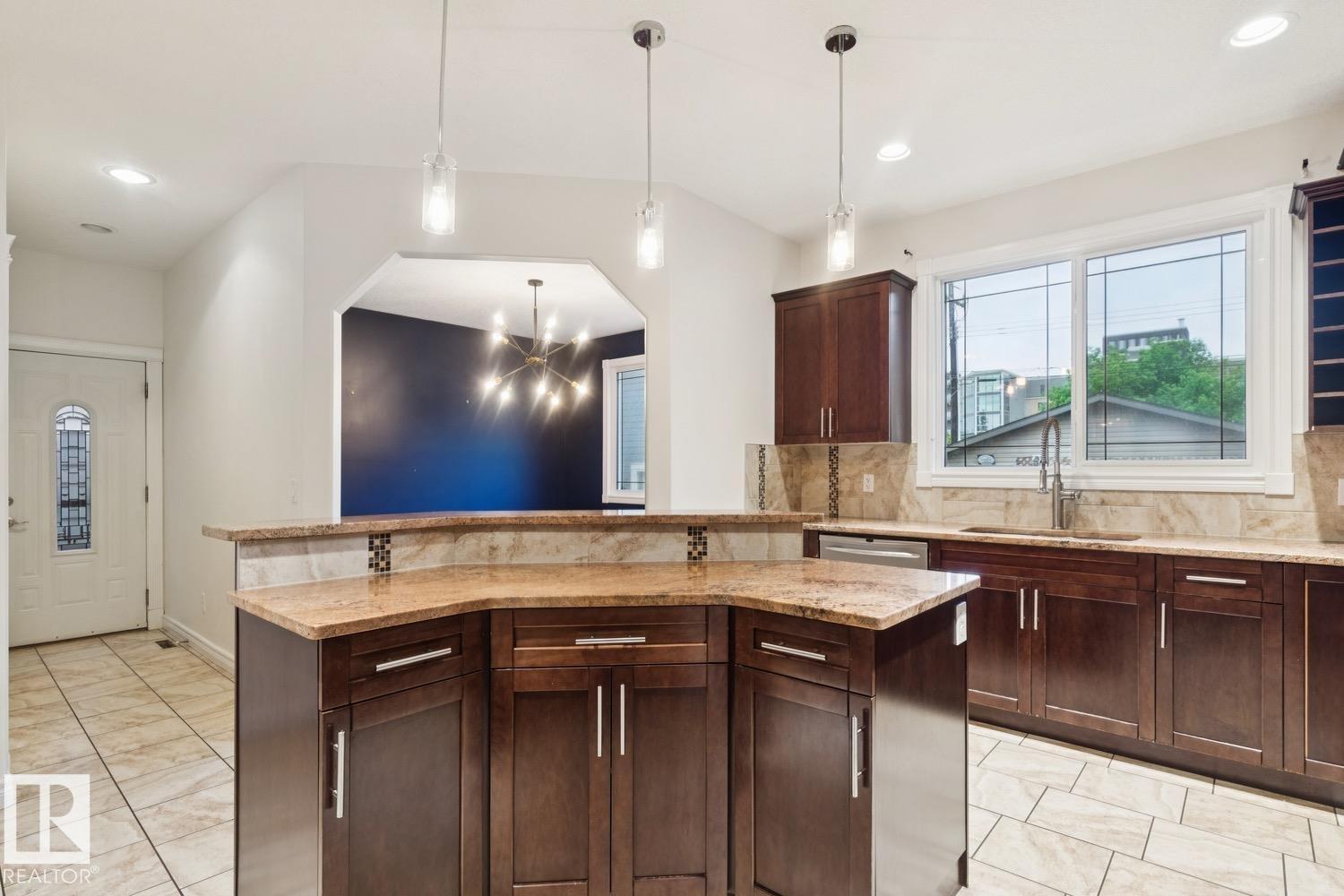 9320 81 AV NW - 12