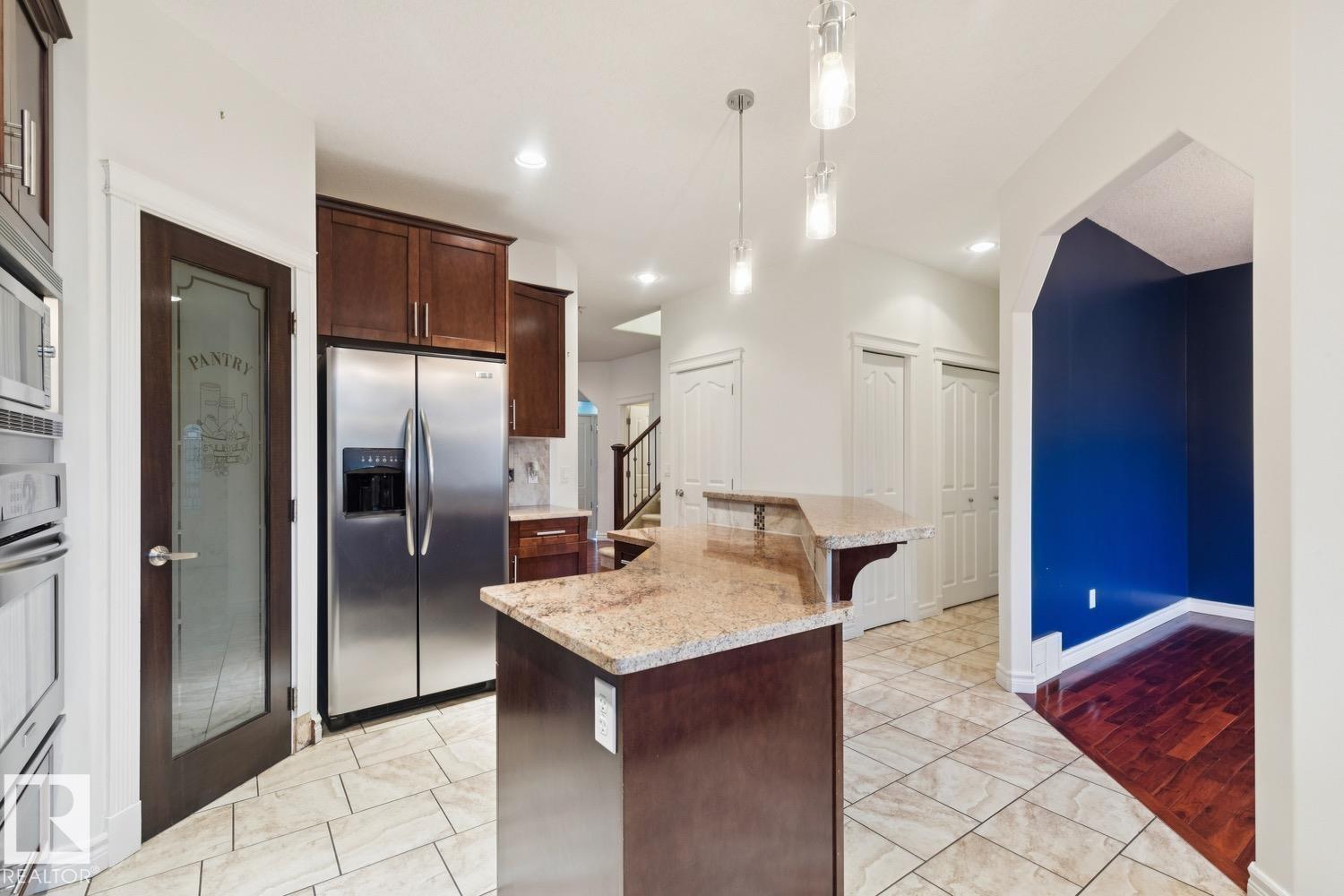 9320 81 AV NW - 13