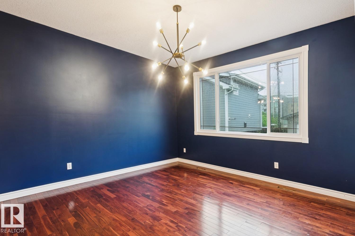 9320 81 AV NW - 17