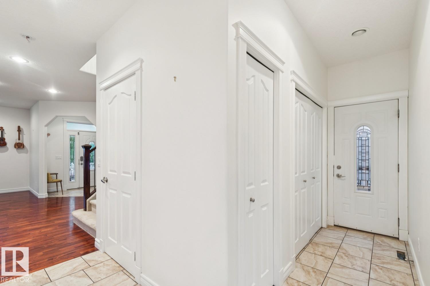 9320 81 AV NW - 19