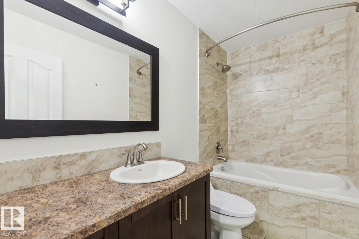 9320 81 AV NW - 29