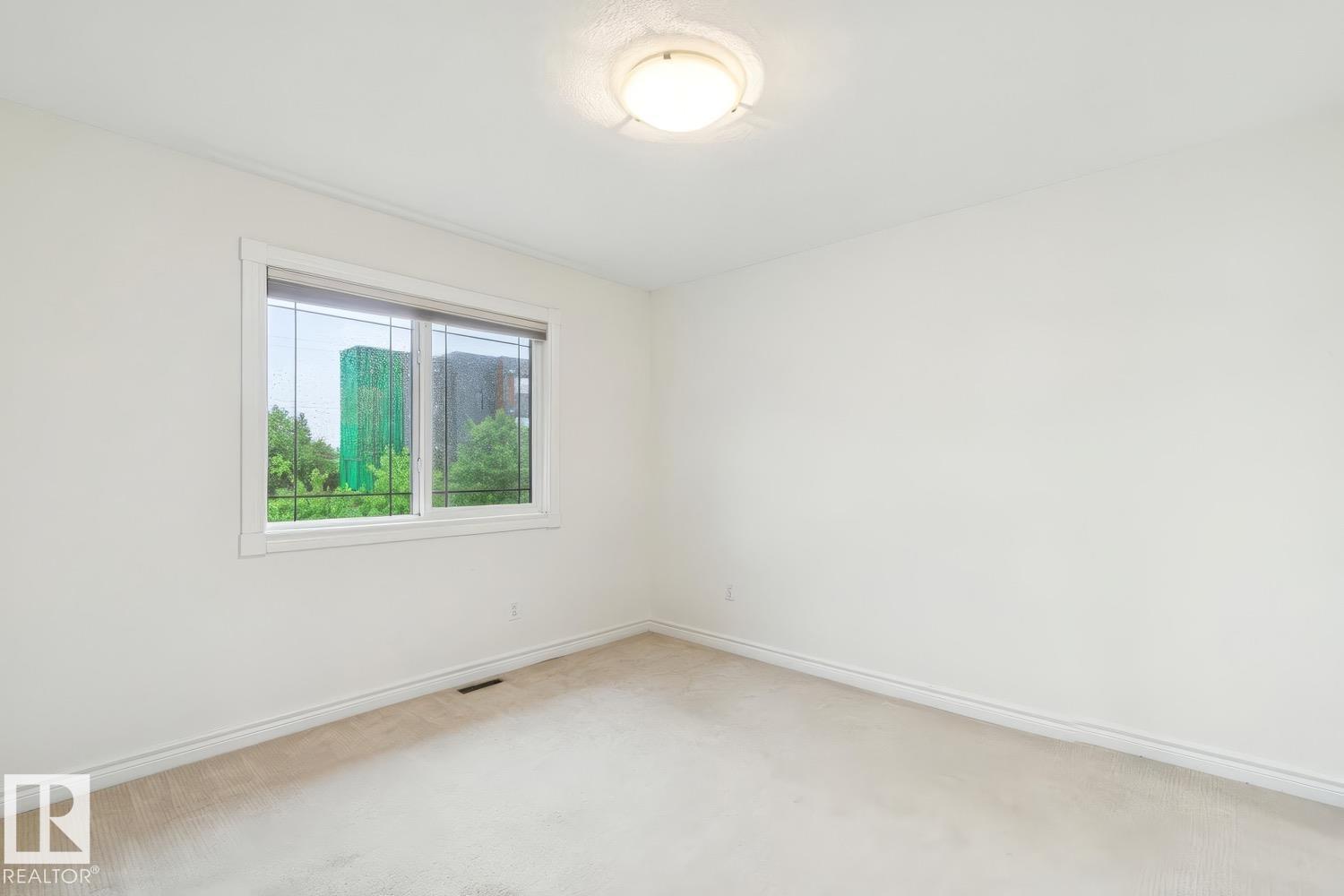 9320 81 AV NW - 30