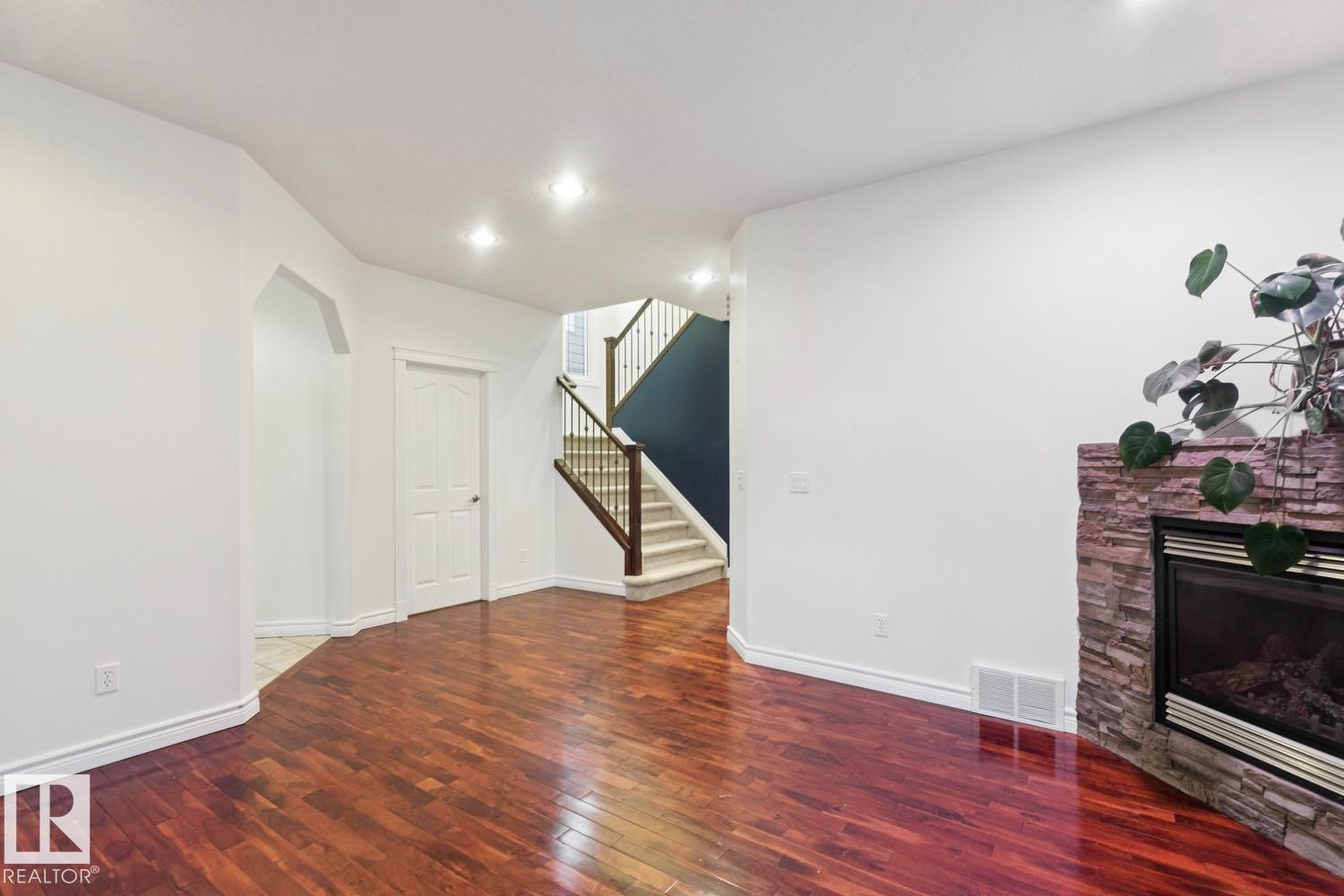 9320 81 AV NW - 6