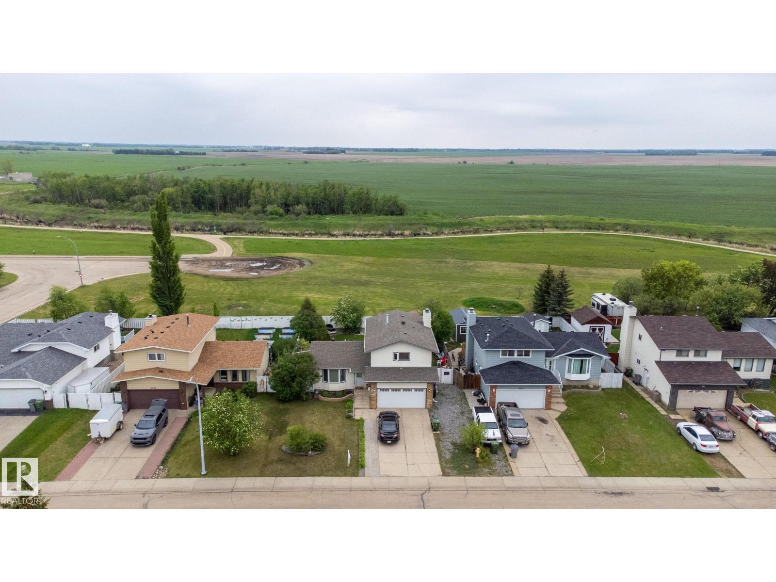 8902 107 AV - 39