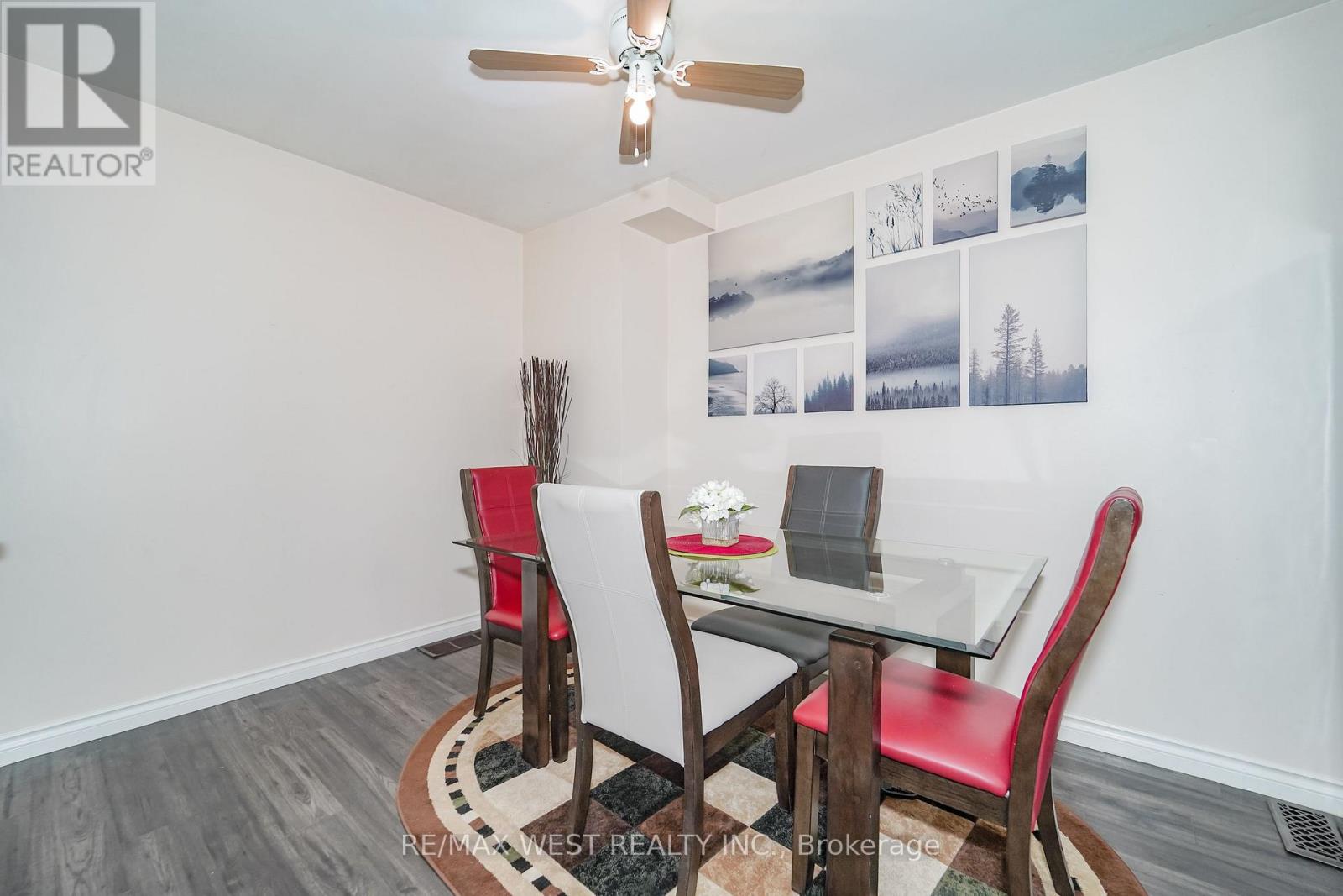 #105 960 GLEN STREET - Image 3